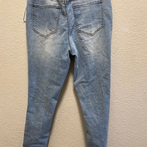 Brand new with tags juniors jeans size 11 - Picture 2 of 4